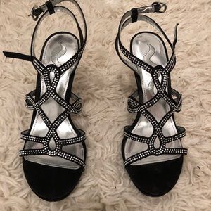 SOLD nina black heels 7.5